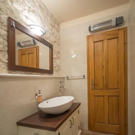 Villa On Bisevo - Transfer And Car Included, 5 Min To The Sea